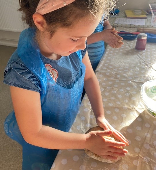 Biscuit decorating